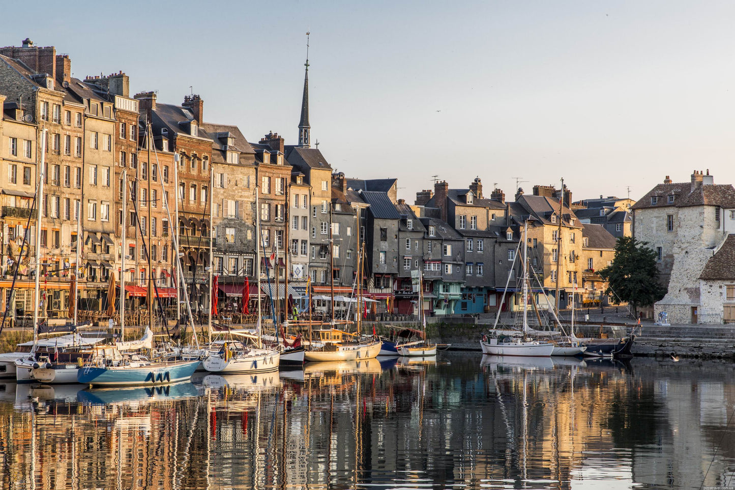 Нормандія та Бретань на трейлерах