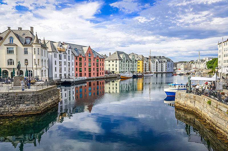 NORWAY ON TRAILERS: FROM BERGEN TO ALESUND